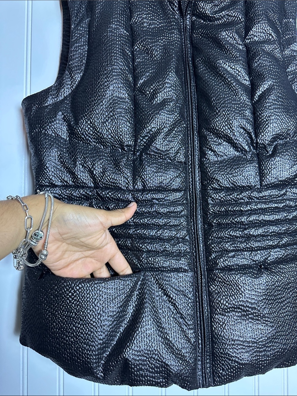 Belle Fare Women's Puffer Vest- Black Textured-M-Down Fully Zipped Small Pockets - Picture 10 of 11